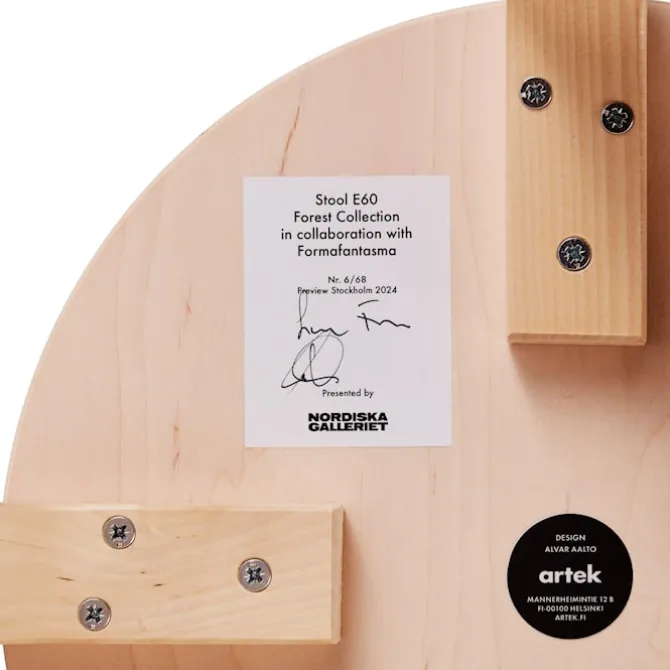 Spesialutgave av Stool E60 Wild Birch, signert Formafantasma