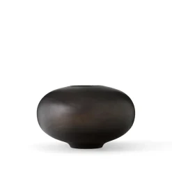 Surround vase