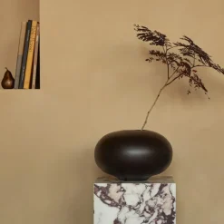 Surround vase