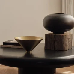 Surround vase