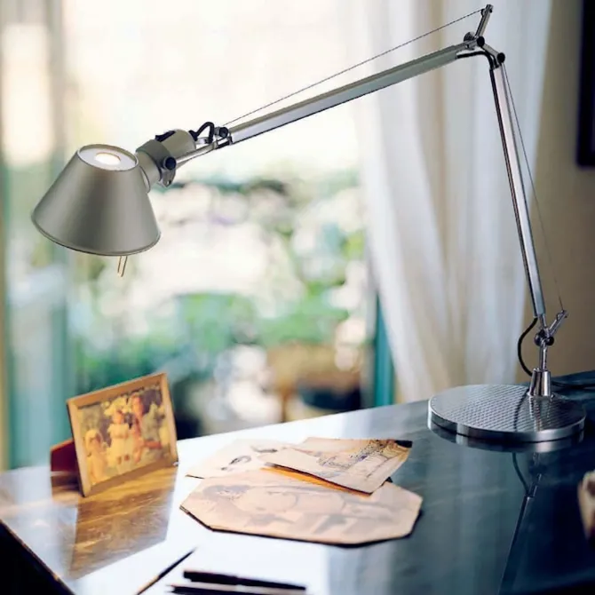 Tolomeo Skrivebordslampe
