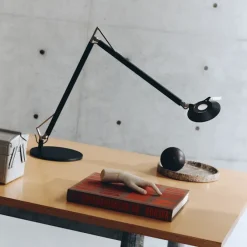 Torino skrivebordslampe med flat fot