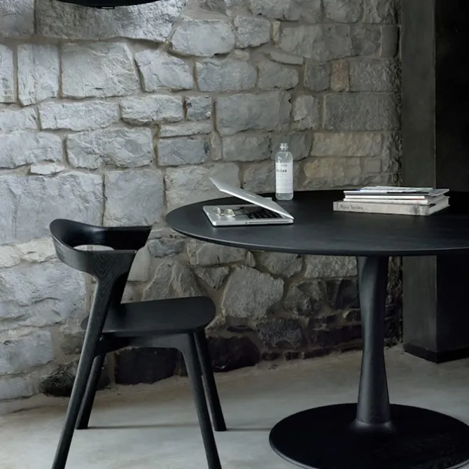 Torsion Dining Table - Svart eik