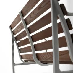 Traverse loungebenk med armlener