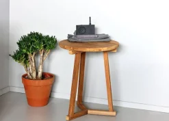 Tripod Sidebord
