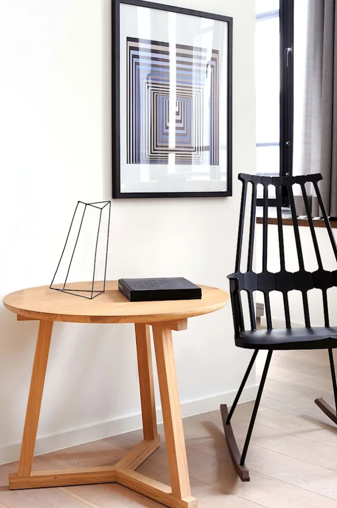 Tripod Sidebord