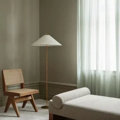 V Daybed