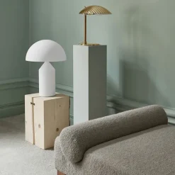 V Daybed