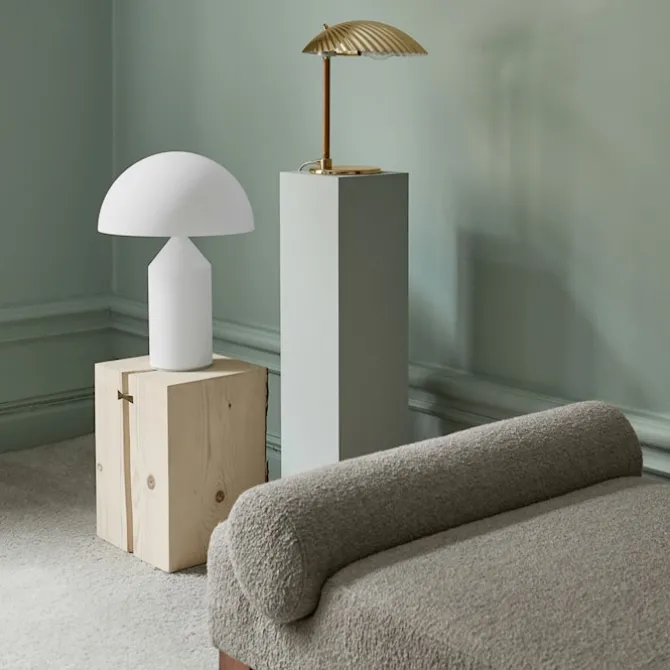 V Daybed