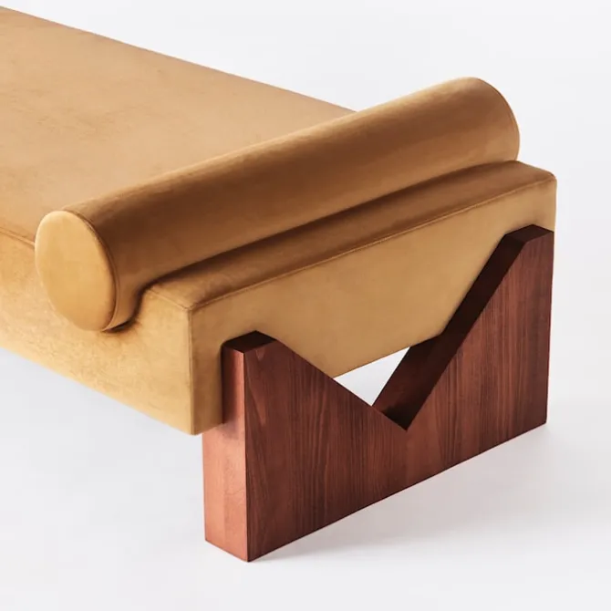 V Daybed