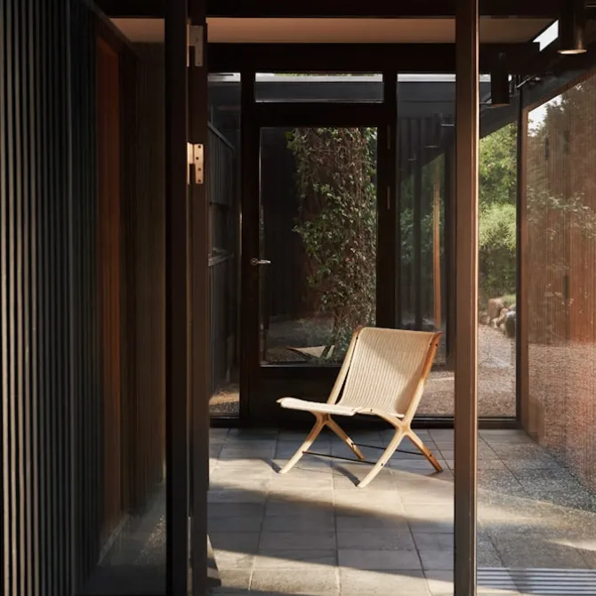 X Lounge Chair HM10