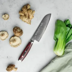 Yaxell Super Gou Santoku kniv 16,5 cm