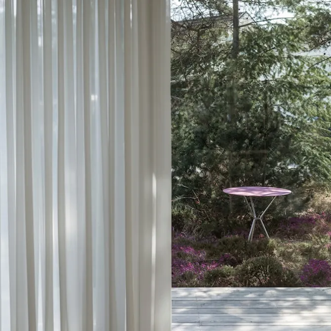 Zed Table
